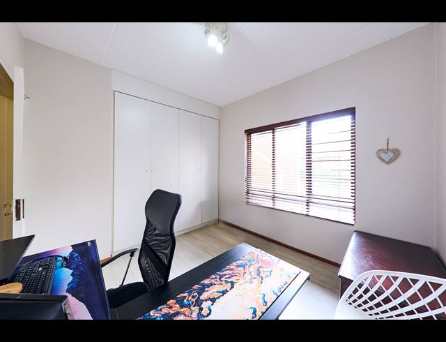 2 BEDROOM APARTMENT TO LET IN SUNNINGHILL
